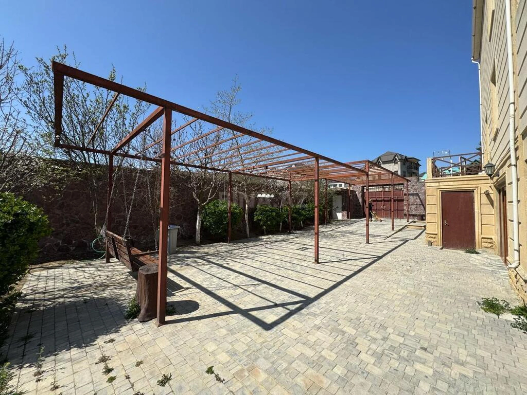 Satılır 7 otaqlı həyət evi 600 m²