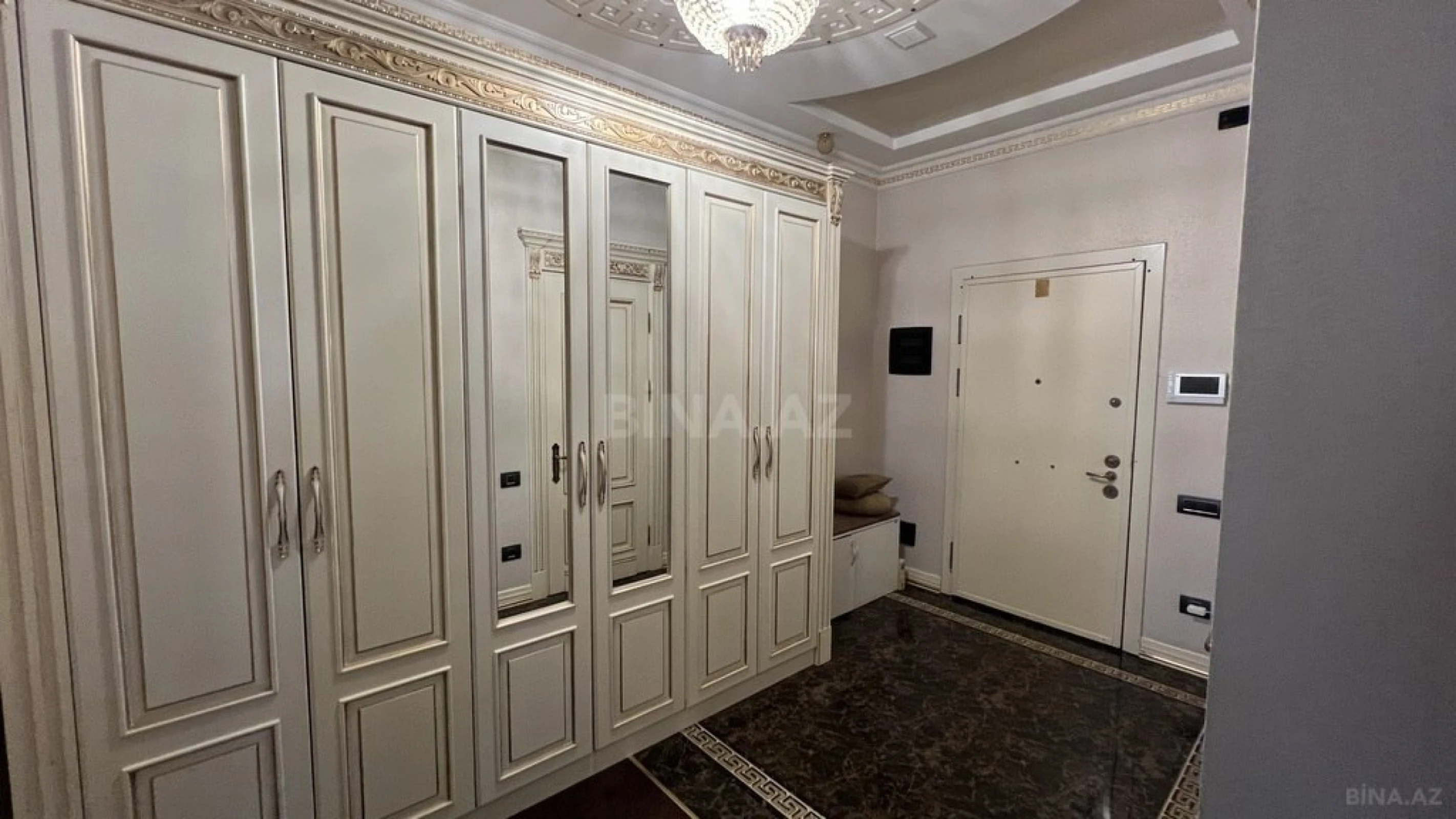 Kirayə verilir 3 otaqlı mənzil 153 m²