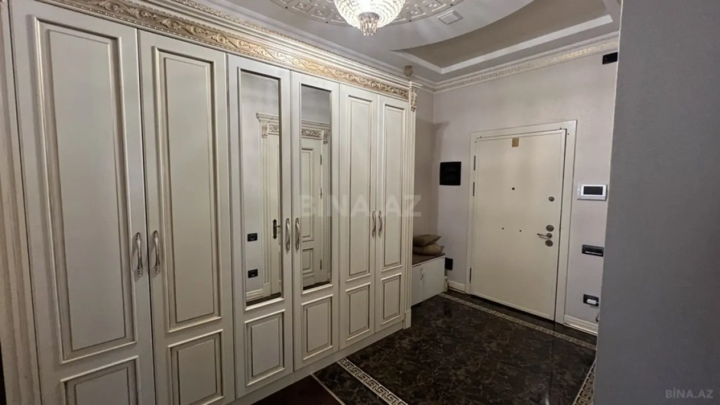 Kirayə verilir 3 otaqlı mənzil 153 m²