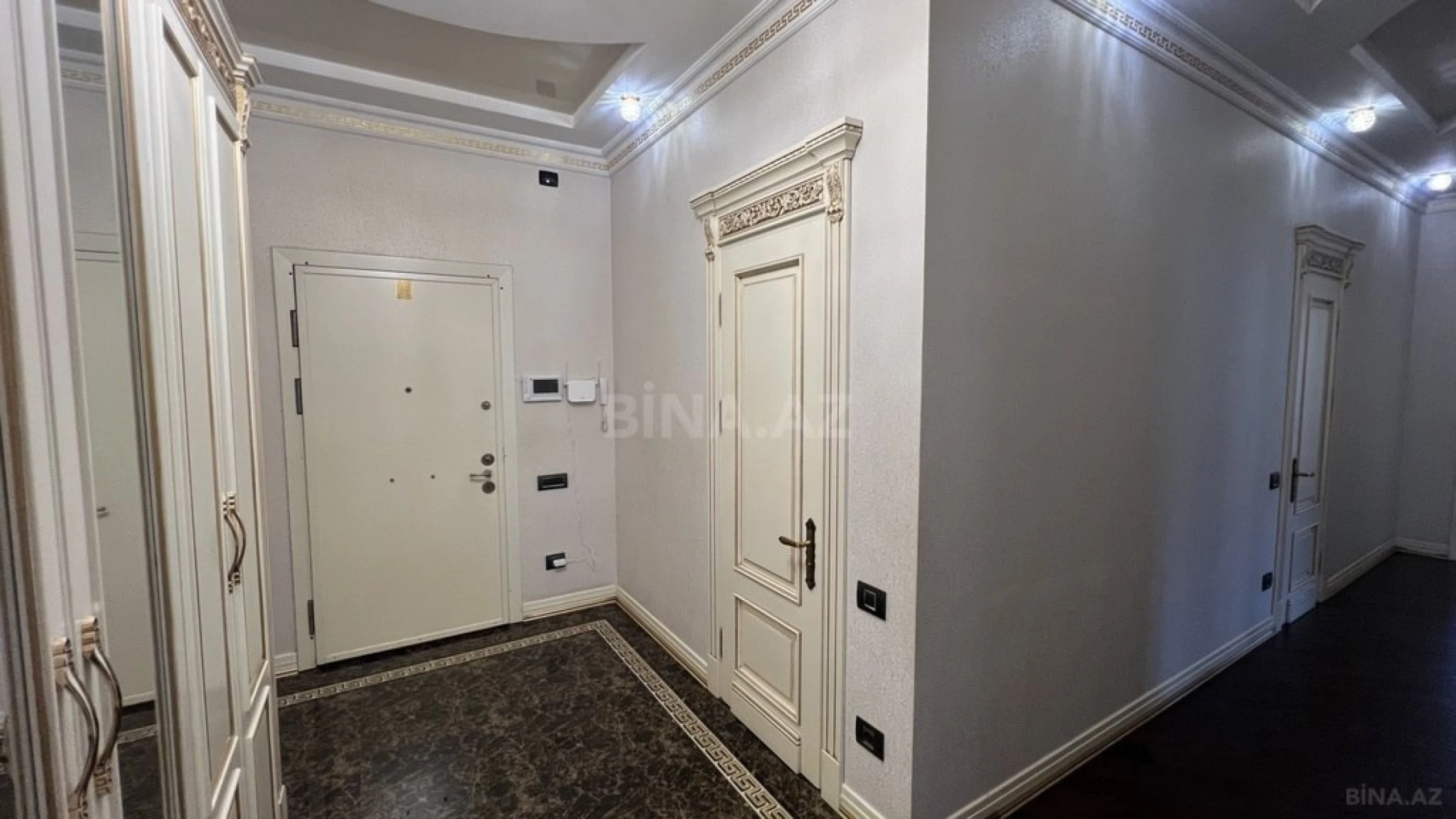 Kirayə verilir 3 otaqlı mənzil 153 m²