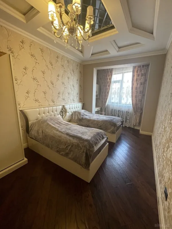 Kirayə verilir 3 otaqlı mənzil 153 m²