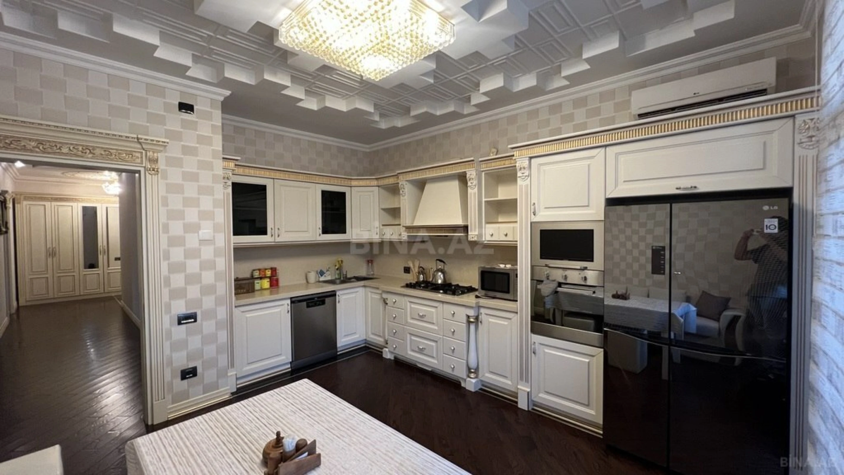 Kirayə verilir 3 otaqlı mənzil 153 m²