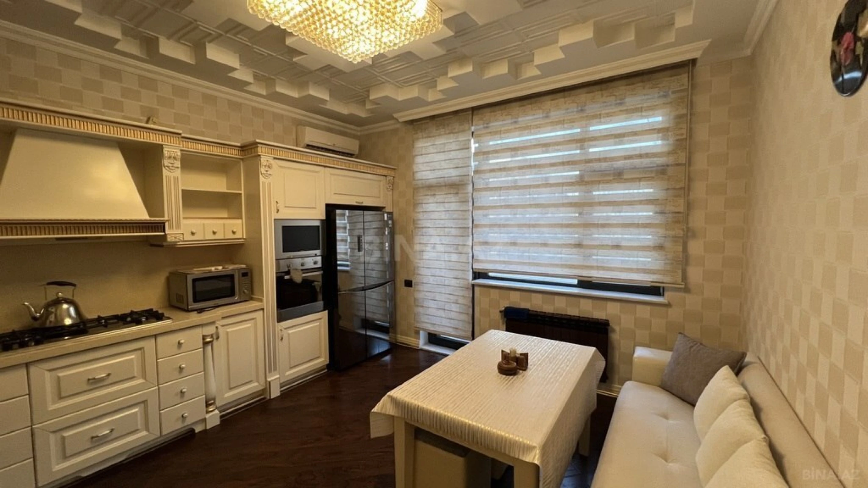 Kirayə verilir 3 otaqlı mənzil 153 m²