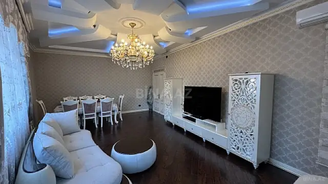 Kirayə verilir 3 otaqlı mənzil 153 m²
