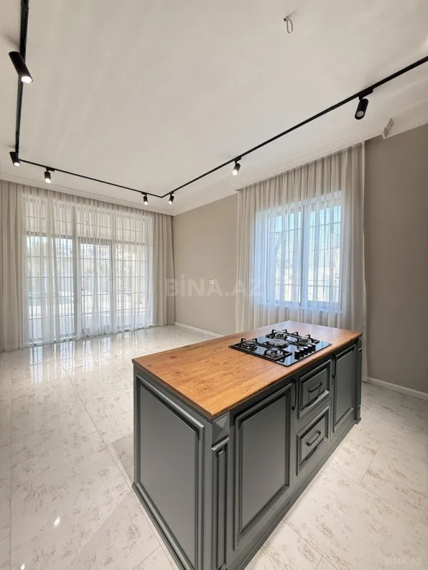 Satılır 6 otaqlı həyət evi 380 m²