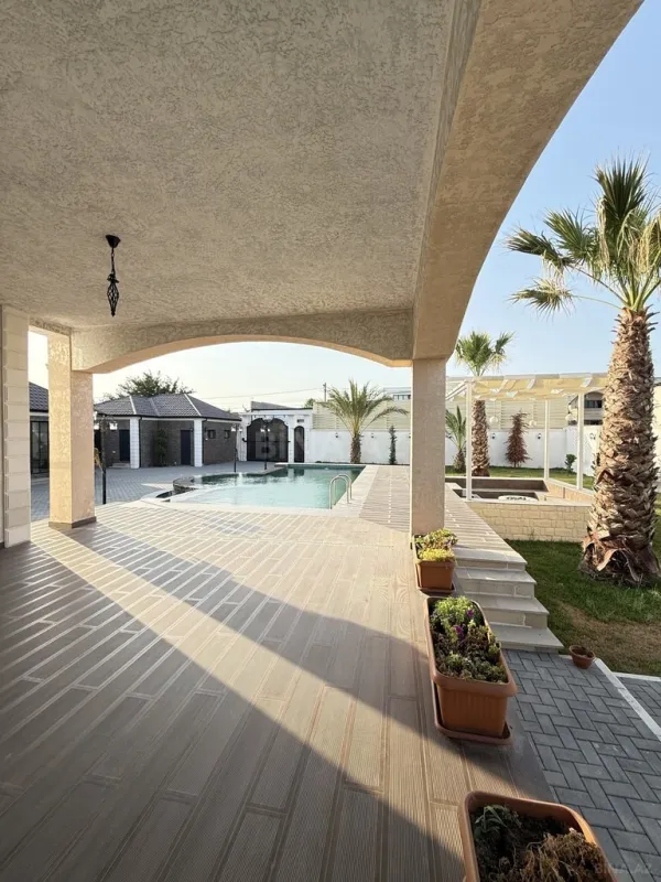 Satılır 6 otaqlı həyət evi 380 m²