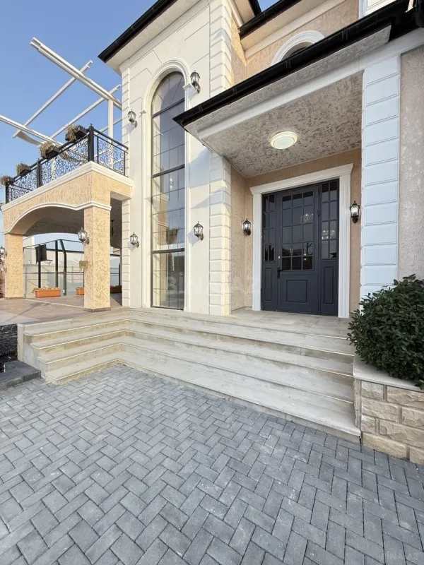 Satılır 6 otaqlı həyət evi 380 m²