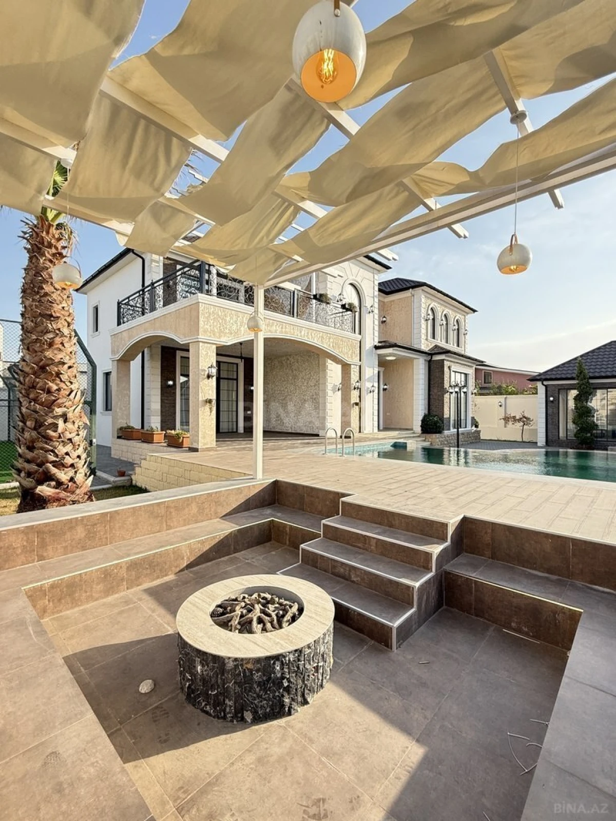 Satılır 6 otaqlı həyət evi 380 m²