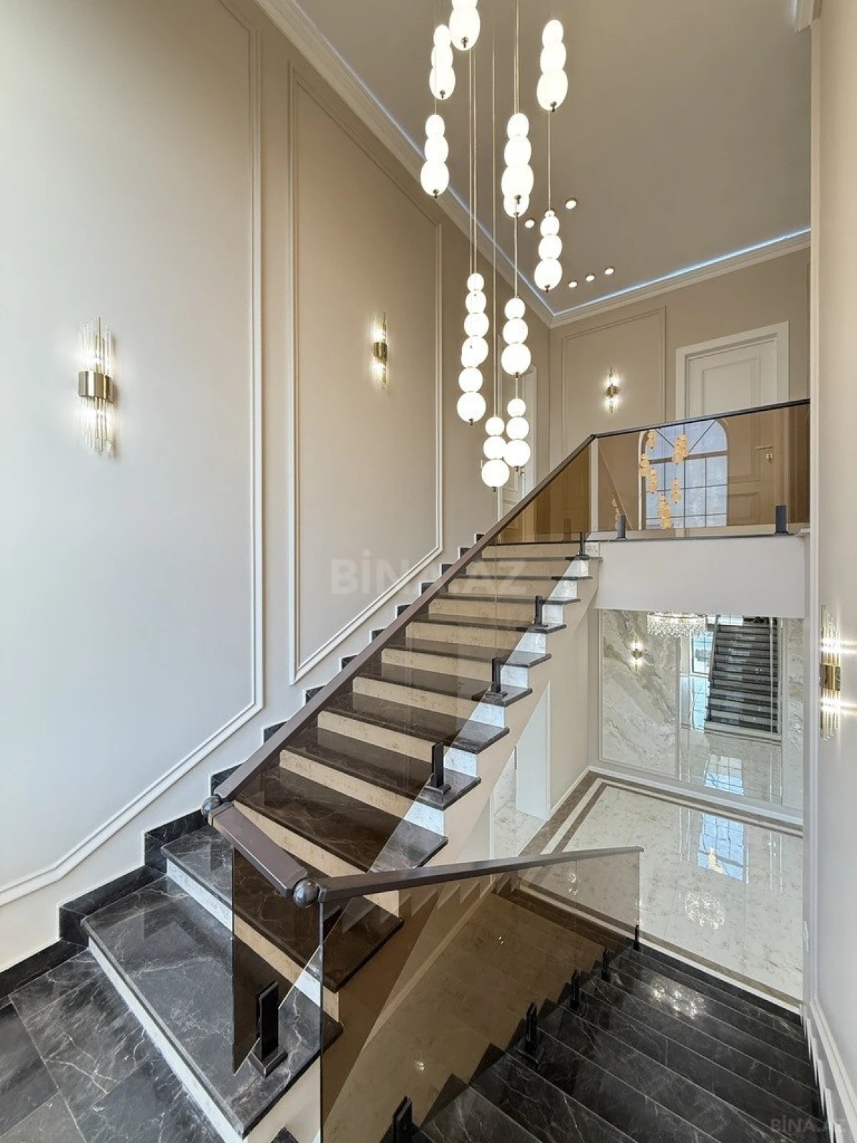 Satılır 6 otaqlı həyət evi 380 m²