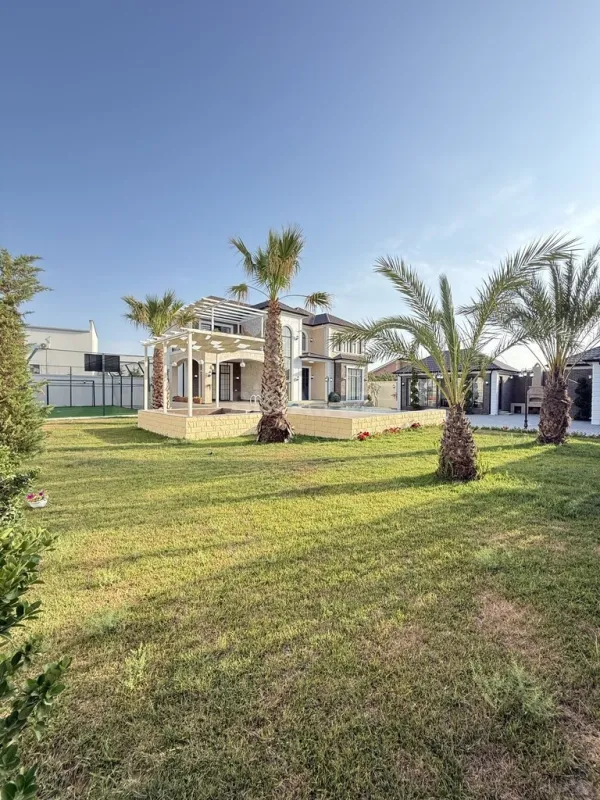 Satılır 6 otaqlı həyət evi 380 m²