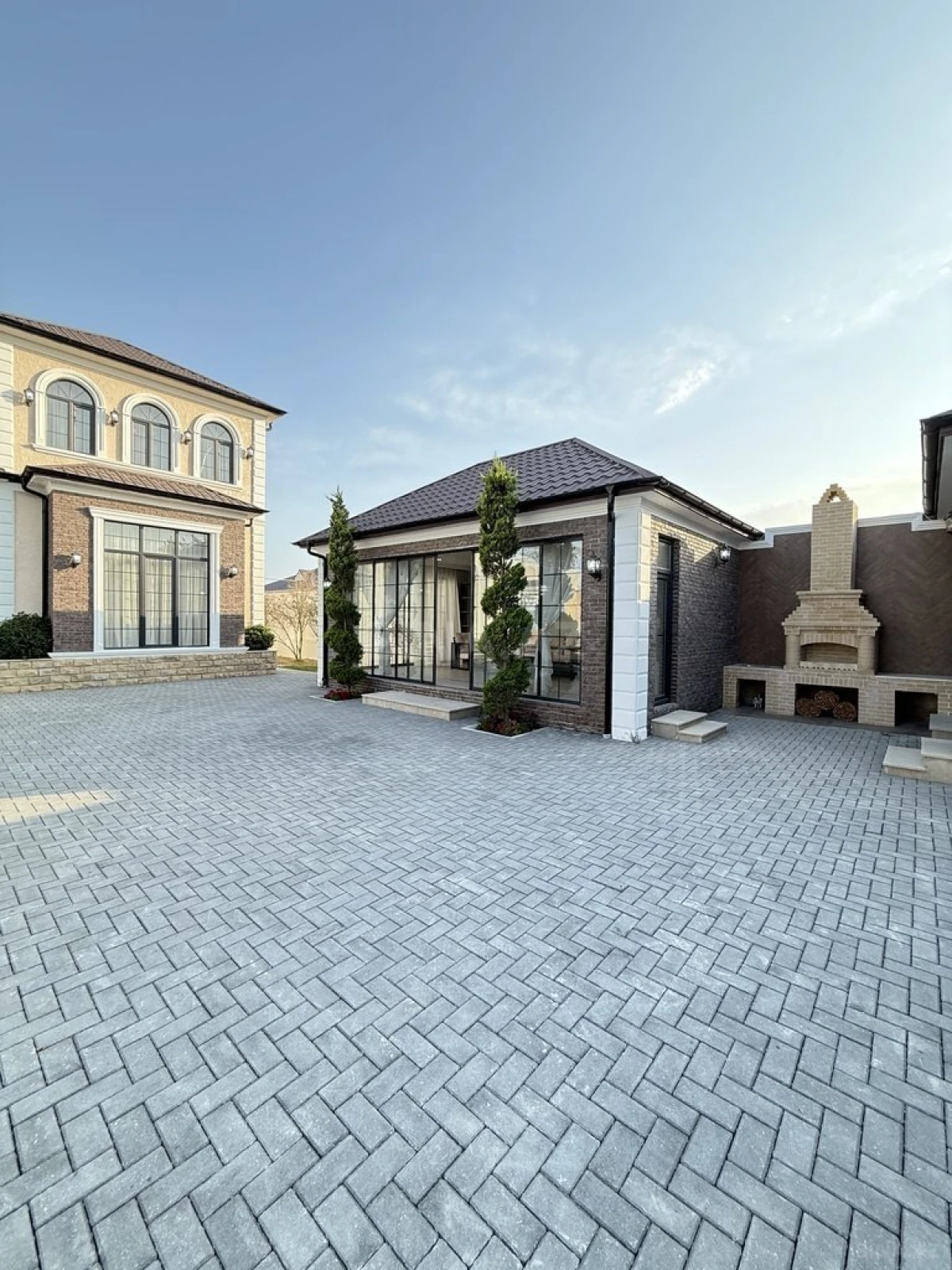 Satılır 6 otaqlı həyət evi 380 m²