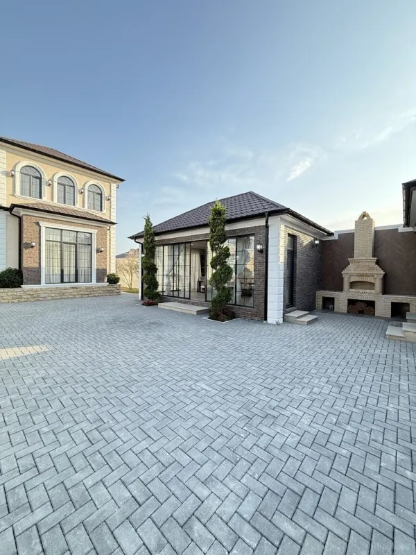 Satılır 6 otaqlı həyət evi 380 m²