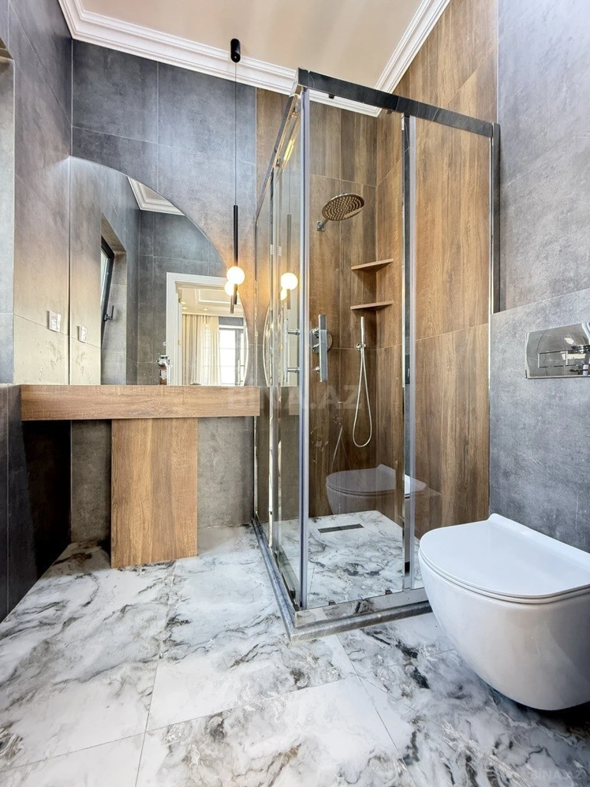 Satılır 6 otaqlı həyət evi 380 m²