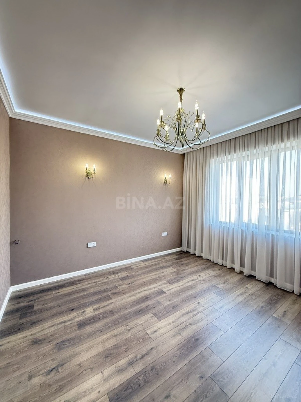 Satılır 6 otaqlı həyət evi 380 m²