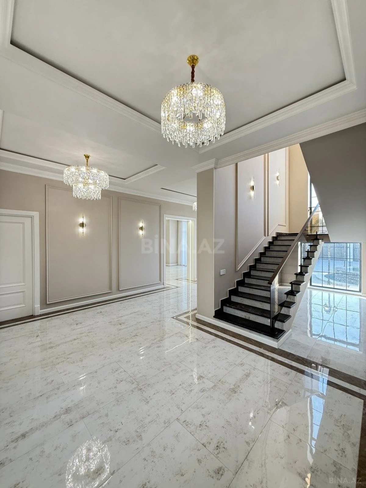 Satılır 6 otaqlı həyət evi 380 m²