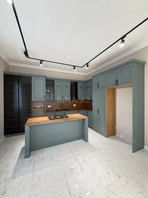 Satılır 6 otaqlı həyət evi 380 m²