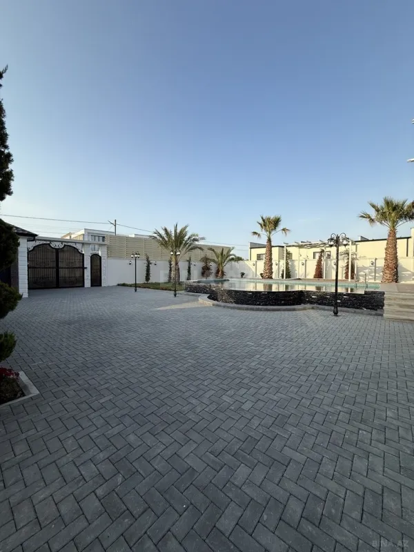 Satılır 6 otaqlı həyət evi 380 m²