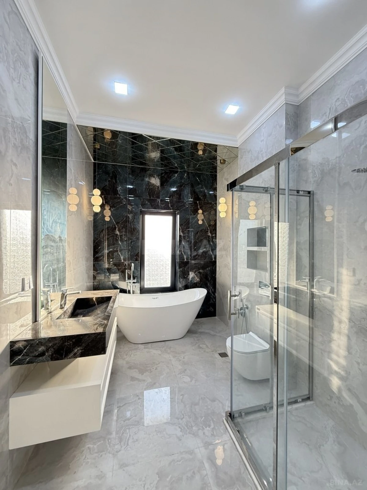 Satılır 6 otaqlı həyət evi 380 m²