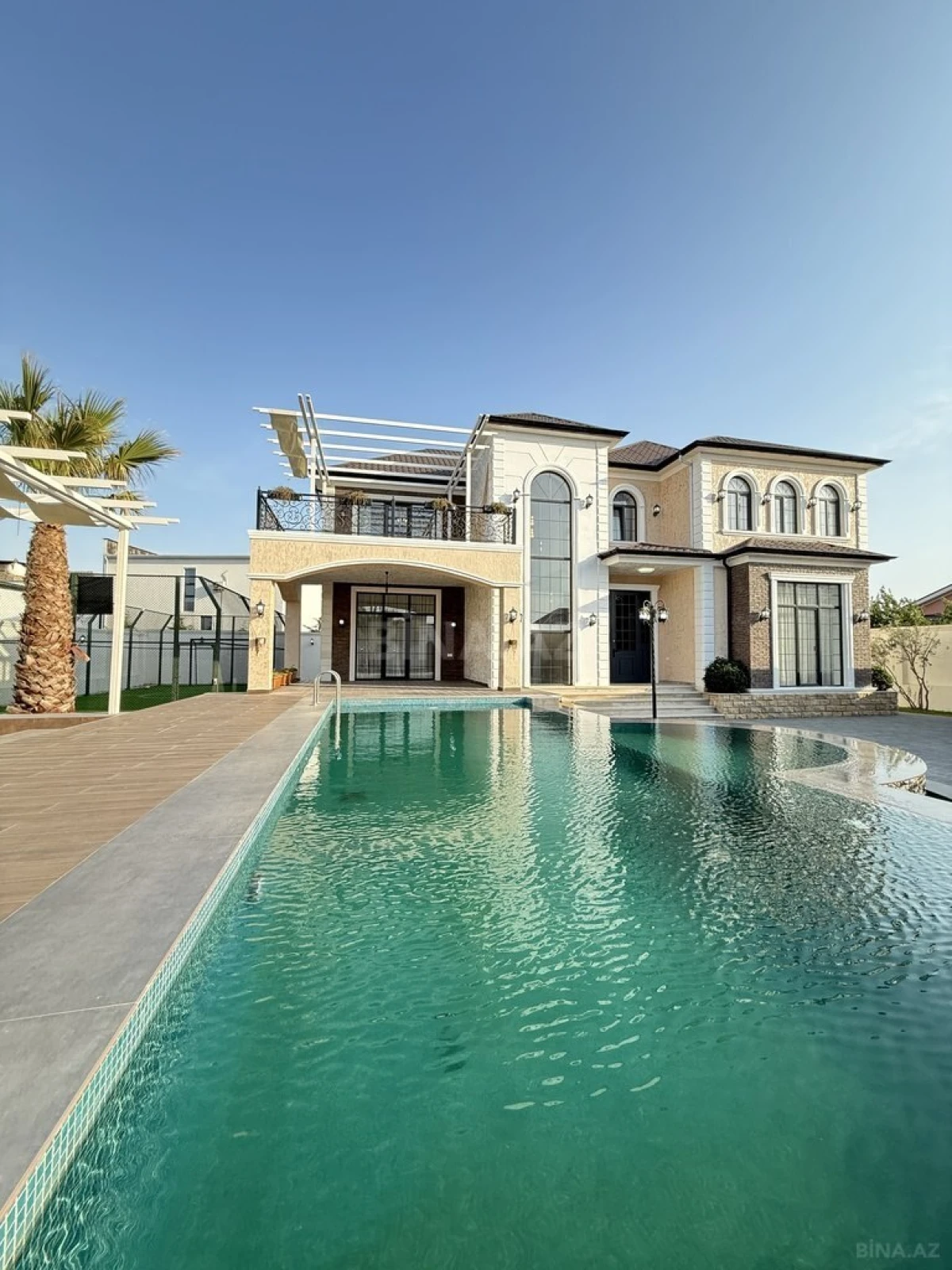 Satılır 6 otaqlı həyət evi 380 m²