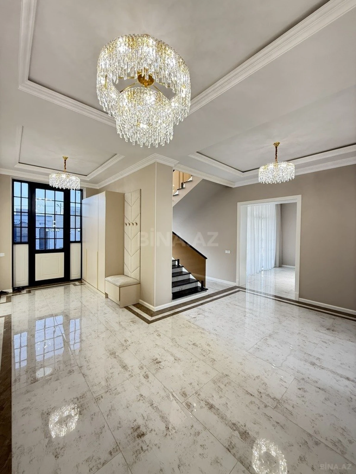 Satılır 6 otaqlı həyət evi 380 m²