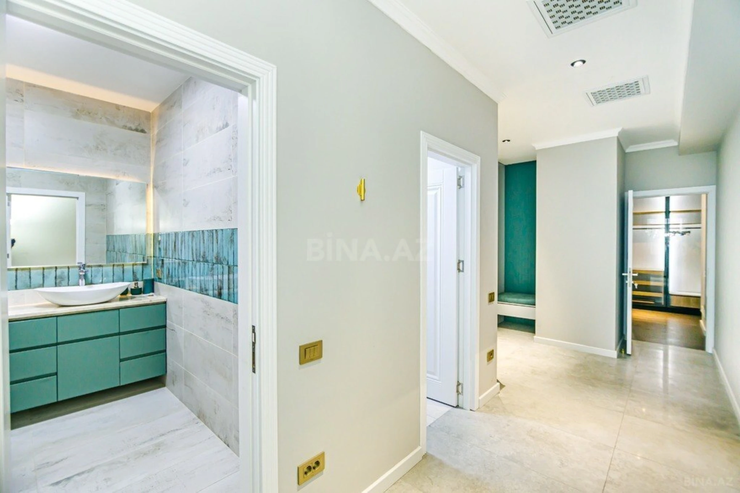 Satılır 4 otaqlı mənzil 176 m²