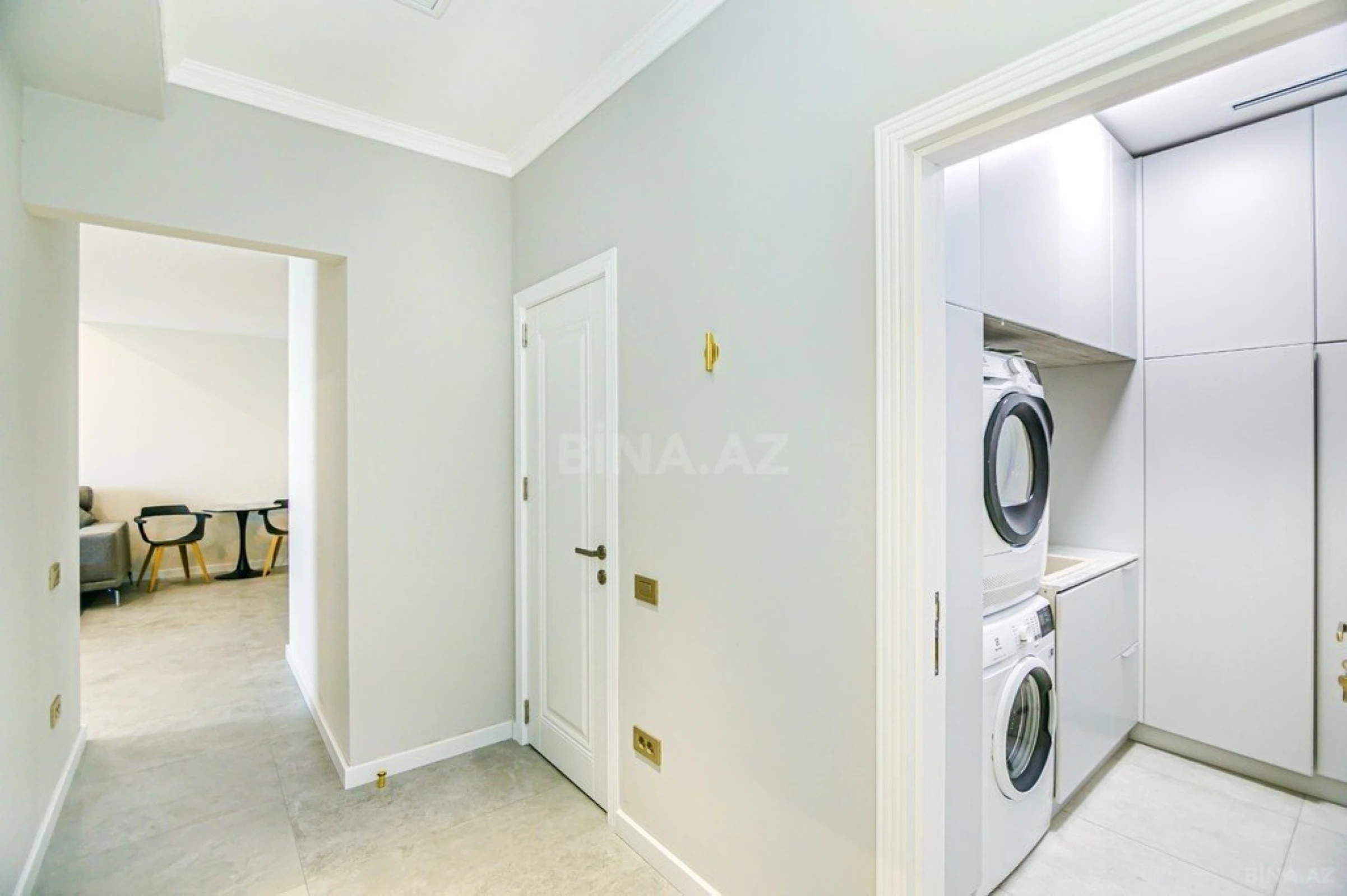 Satılır 4 otaqlı mənzil 176 m²