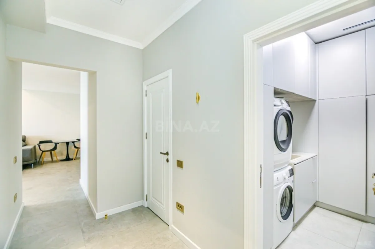 Satılır 4 otaqlı mənzil 176 m²