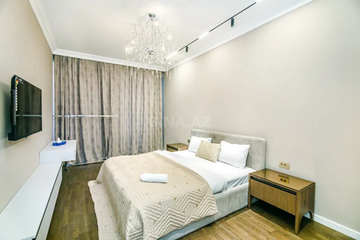 Satılır 4 otaqlı mənzil 176 m²