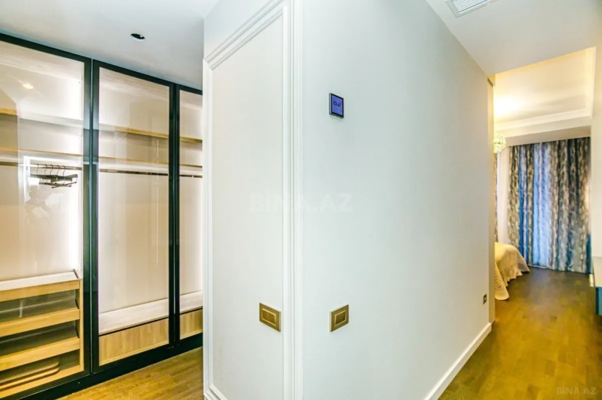 Satılır 4 otaqlı mənzil 176 m²