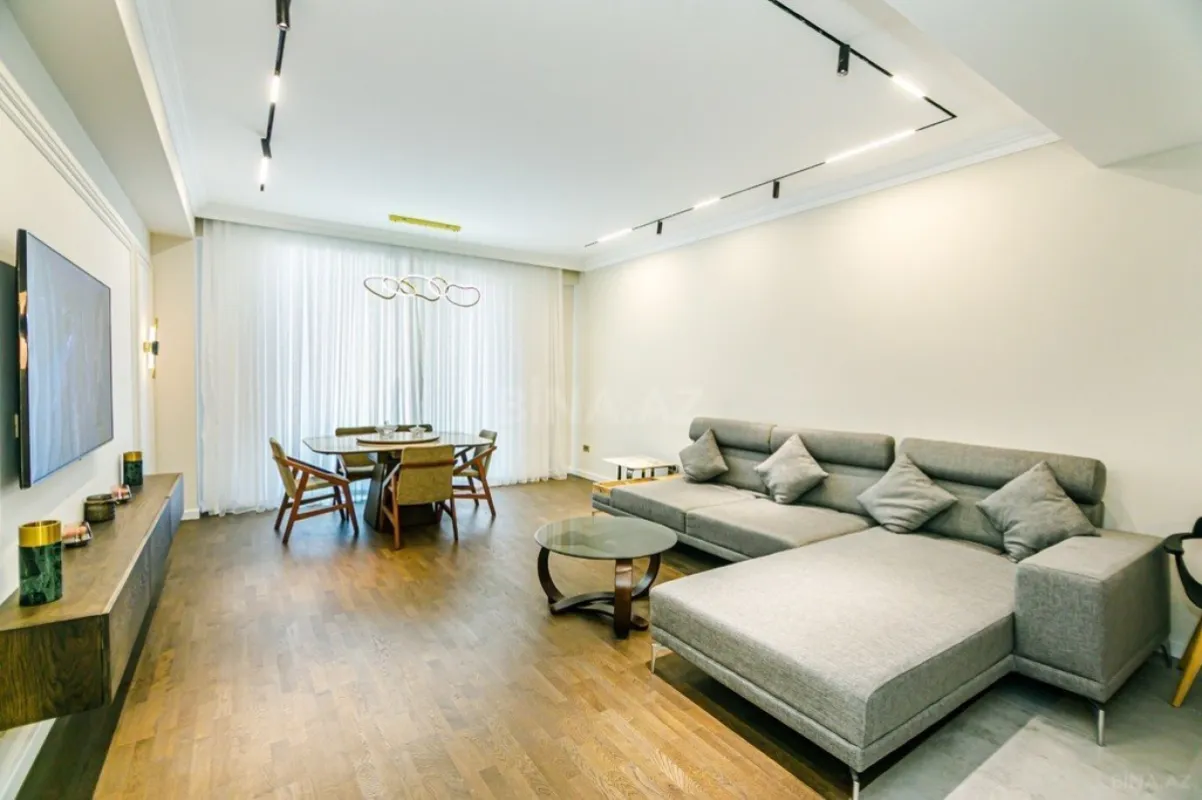 Satılır 4 otaqlı mənzil 176 m²