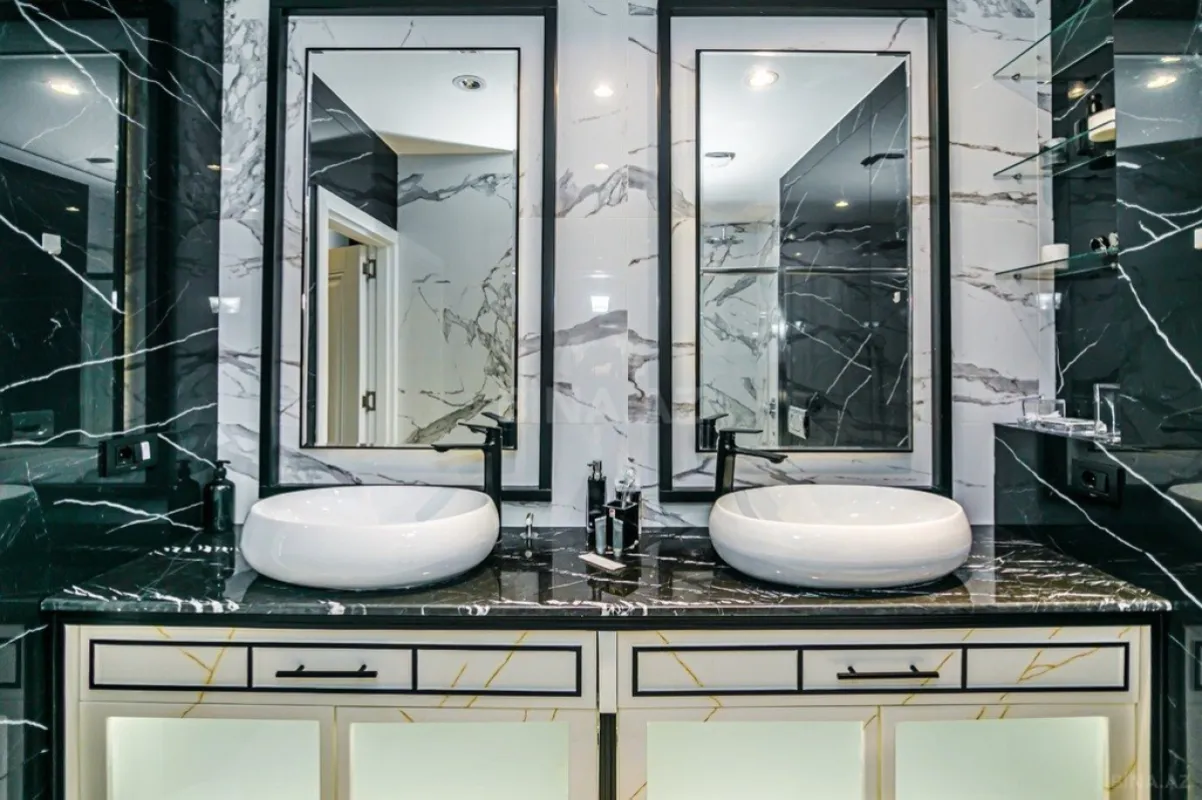 Satılır 4 otaqlı mənzil 176 m²