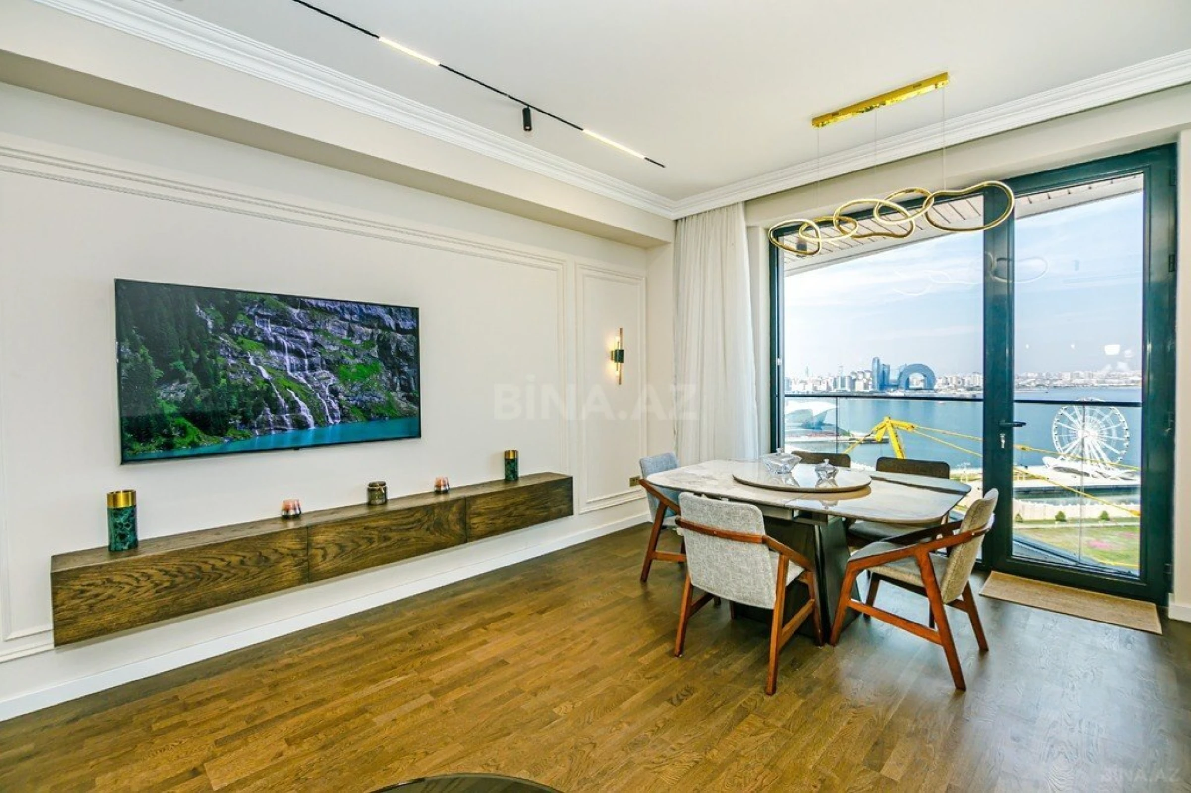 Satılır 4 otaqlı mənzil 176 m²