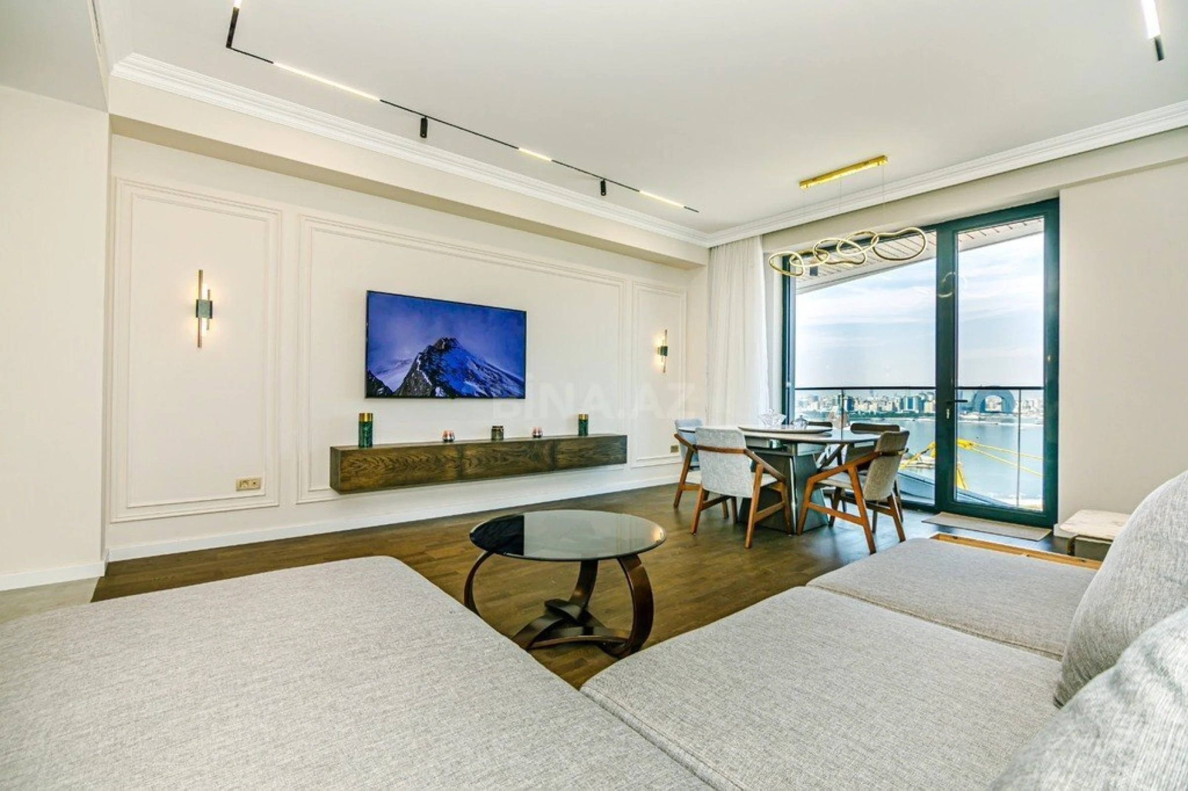 Satılır 4 otaqlı mənzil 176 m²