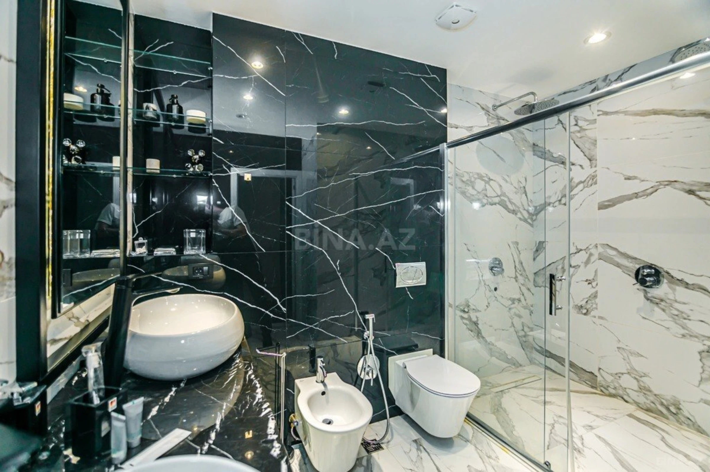 Satılır 4 otaqlı mənzil 176 m²