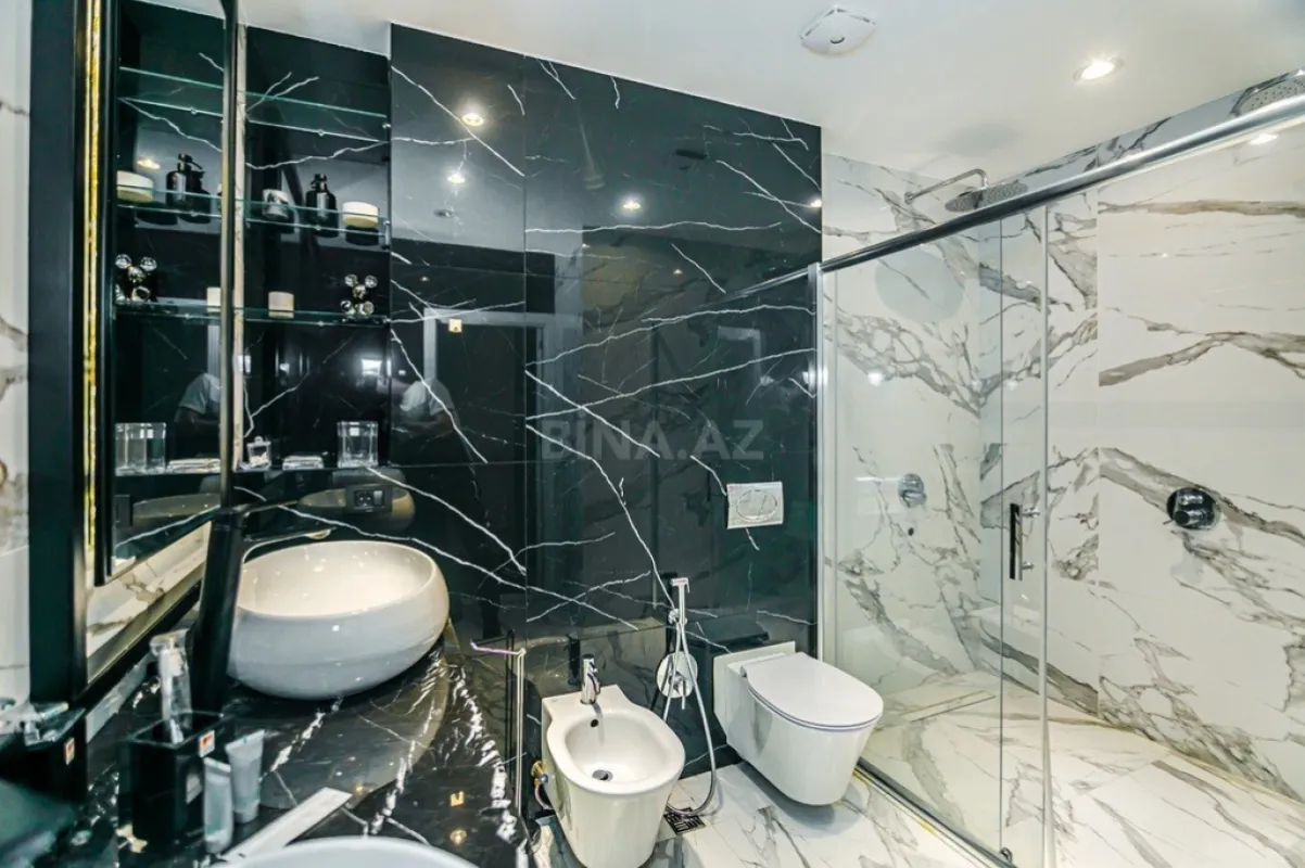 Satılır 4 otaqlı mənzil 176 m²