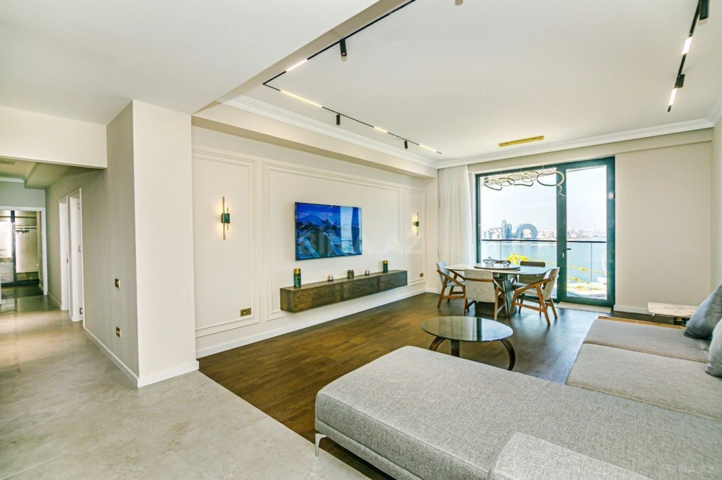 Satılır 4 otaqlı mənzil 176 m²