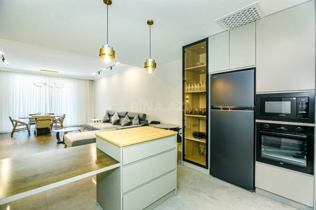 Satılır 4 otaqlı mənzil 176 m²