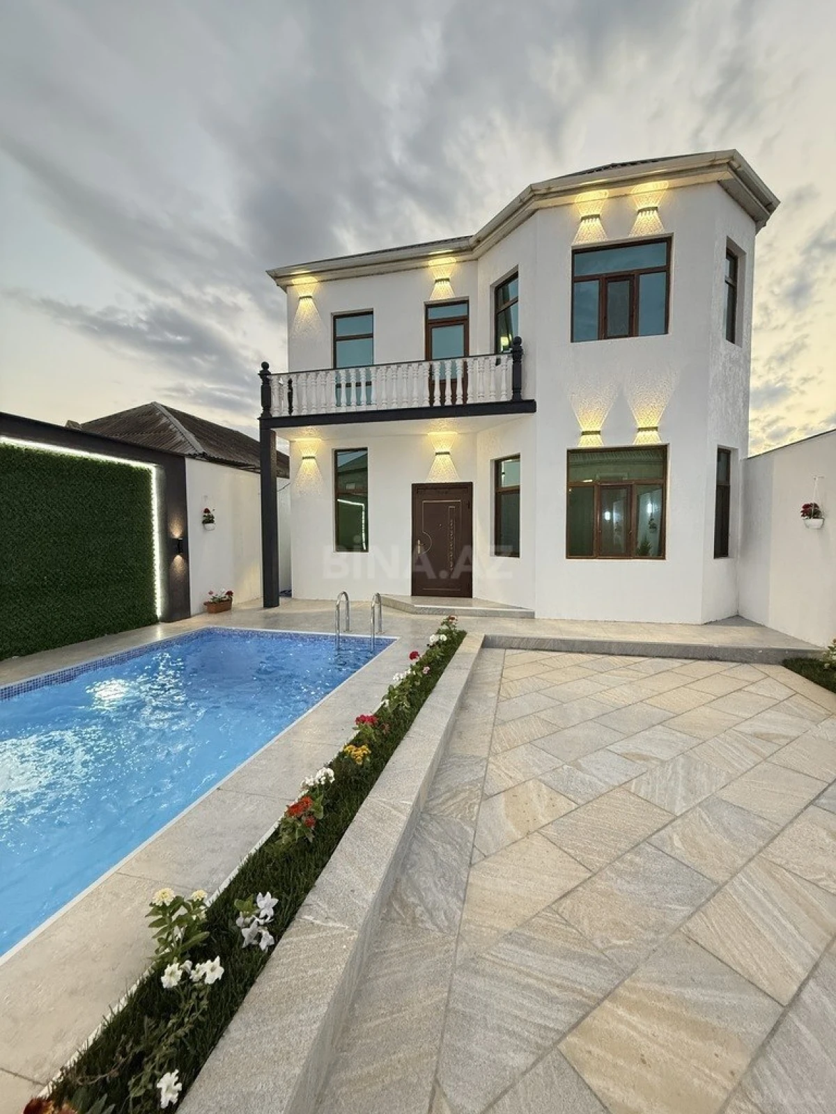 Satılır 4 otaqlı həyət evi 180 m²