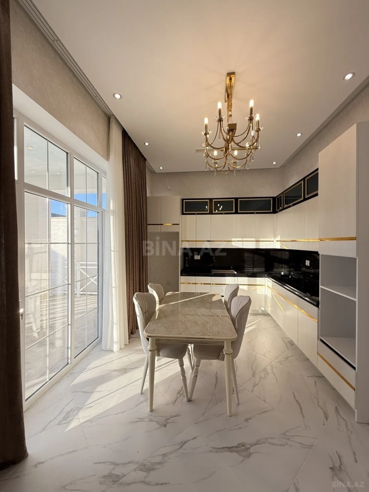 Satılır 4 otaqlı həyət evi 220 m²