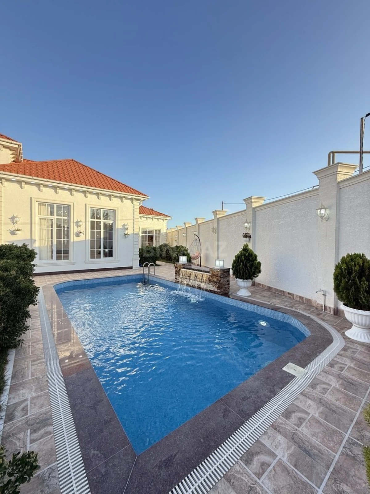 Satılır 4 otaqlı həyət evi 220 m²