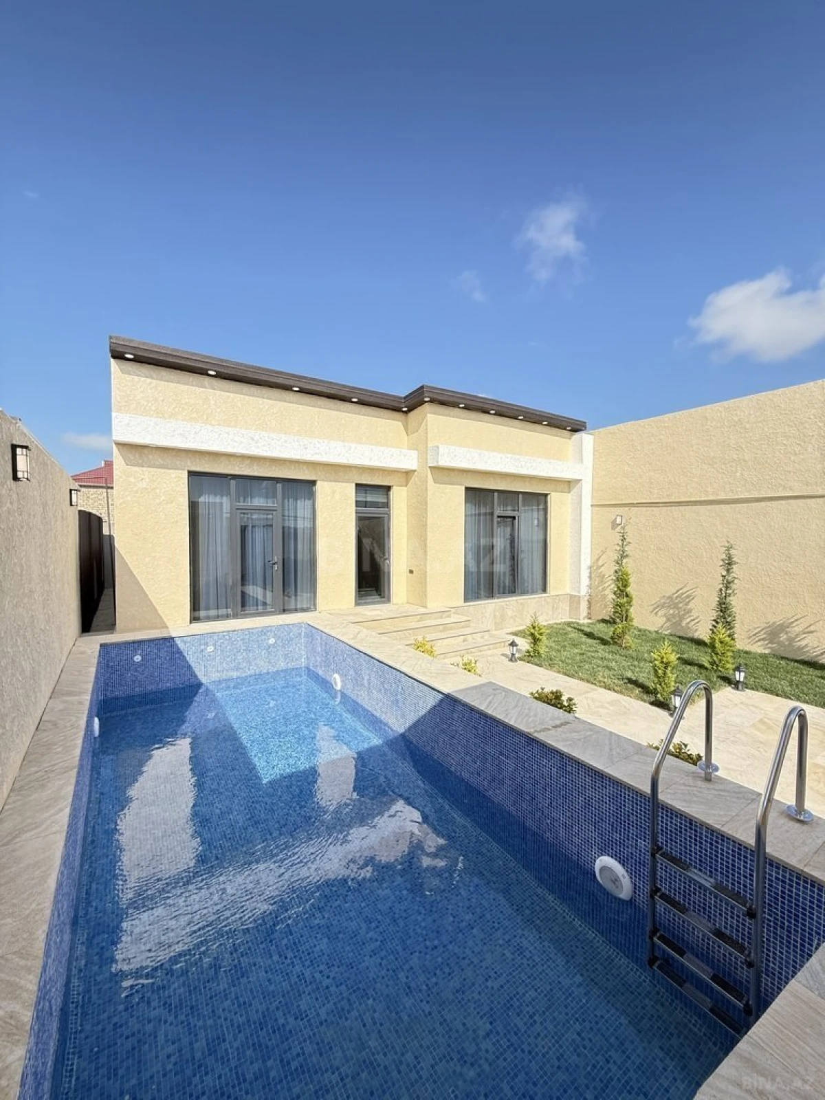 Satılır 4 otaqlı həyət evi 150 m²