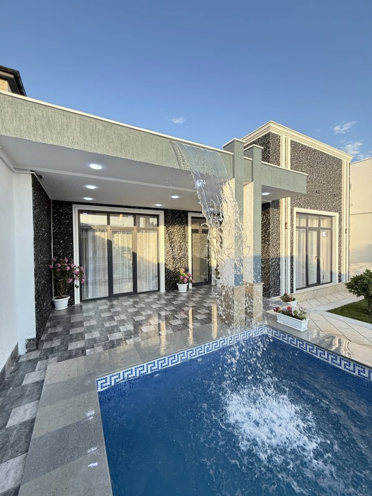 Satılır 4 otaqlı həyət evi 140 m²