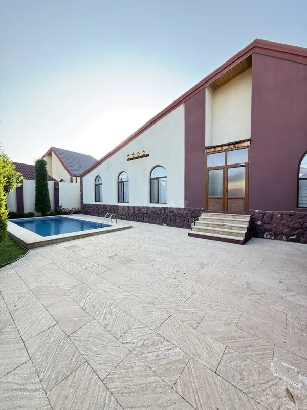 Satılır 4 otaqlı həyət evi 195 m²