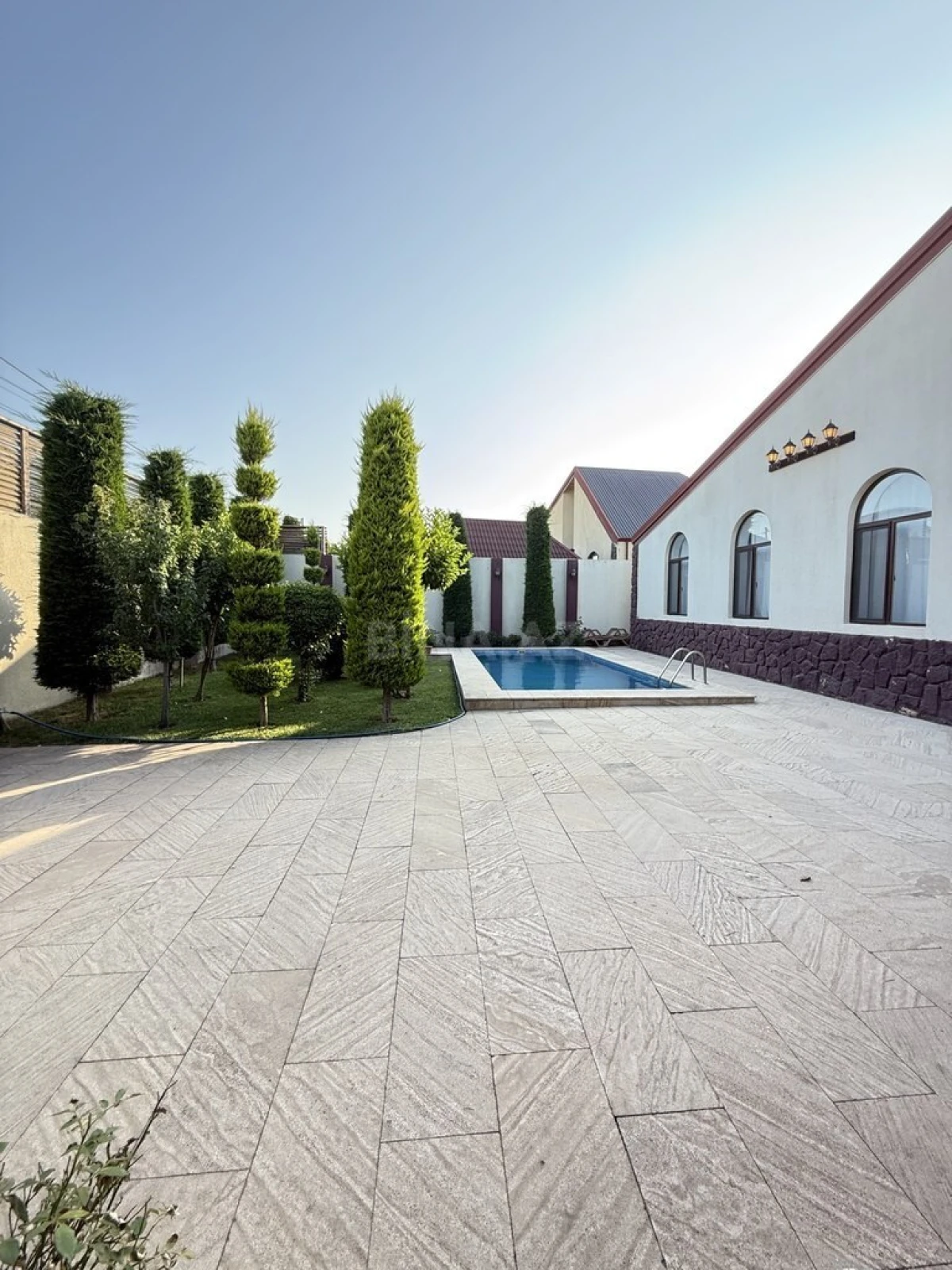 Satılır 4 otaqlı həyət evi 195 m²