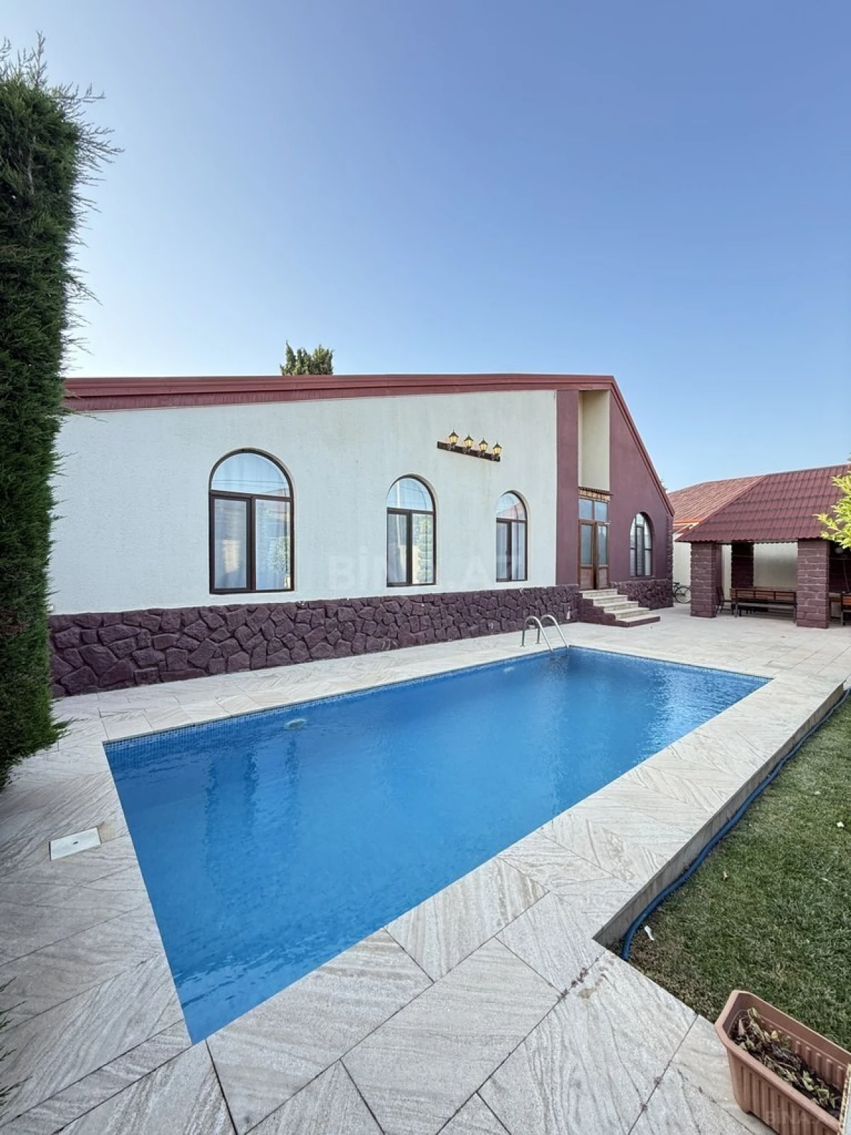 Satılır 4 otaqlı həyət evi 195 m²