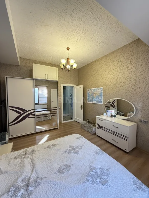 Satılır 4 otaqlı həyət evi 195 m²