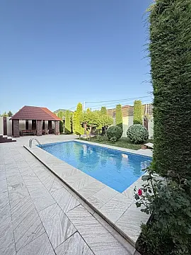 Satılır 4 otaqlı həyət evi 195 m²