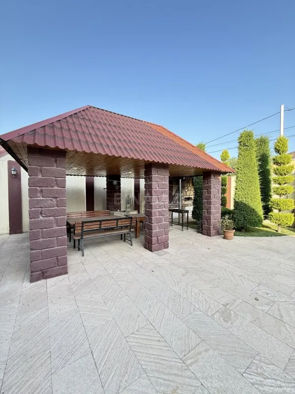 Satılır 4 otaqlı həyət evi 195 m²