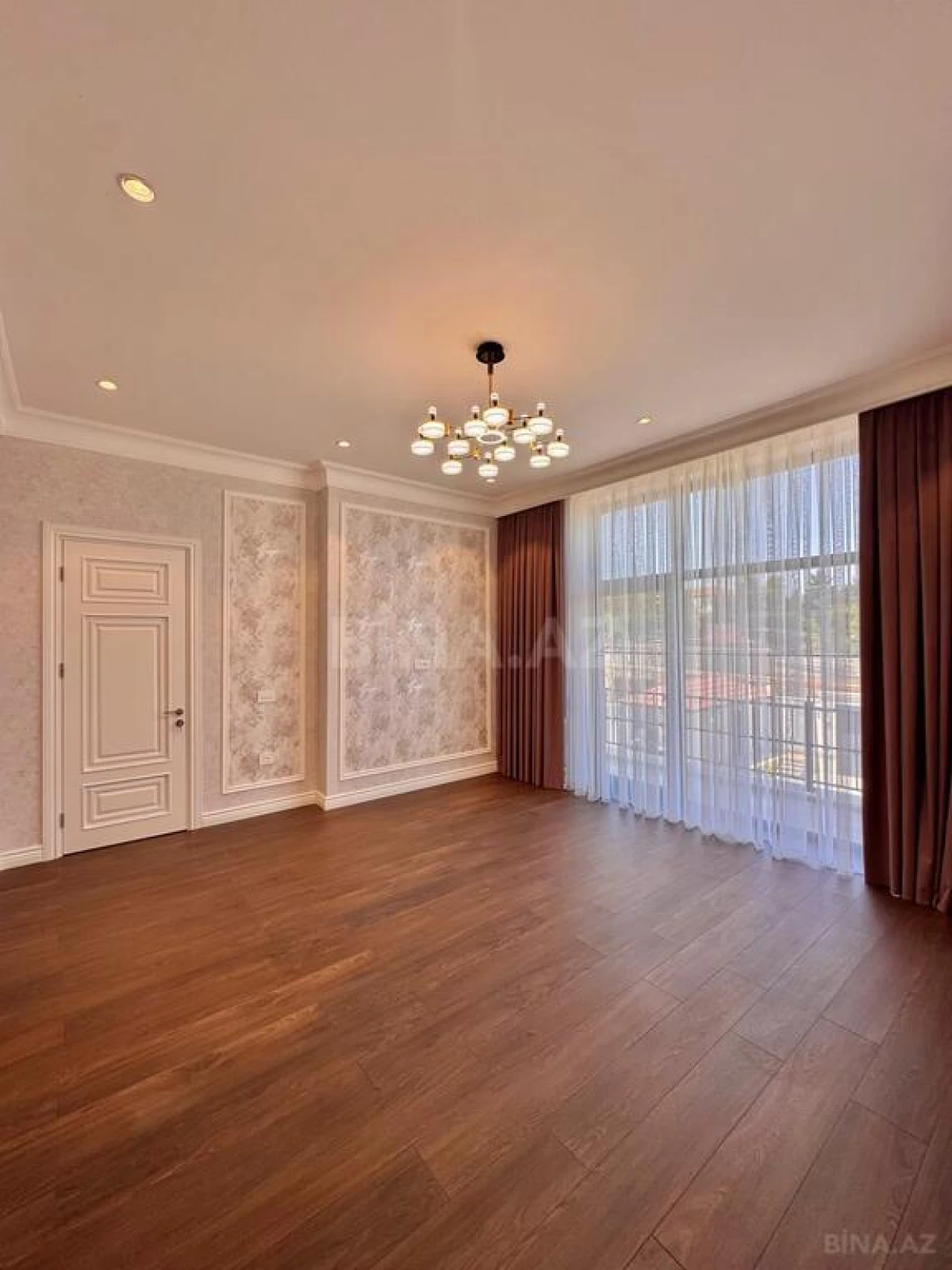 Satılır 5 otaqlı həyət evi 350 m²