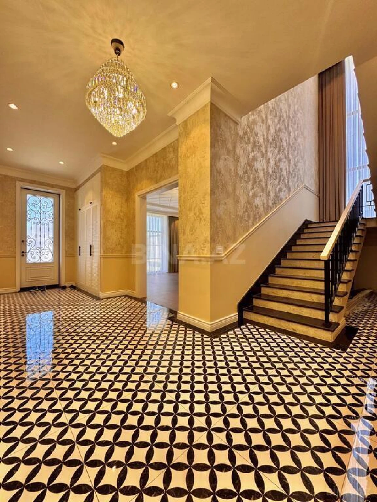 Satılır 5 otaqlı həyət evi 350 m²